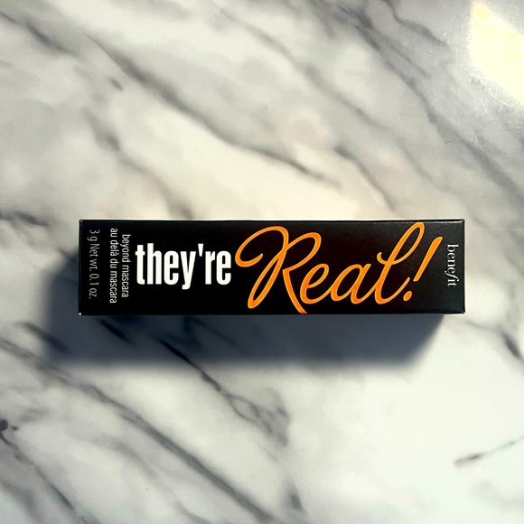 Benefit they’re real lengthening mini mascara. - Picture 1 of 3